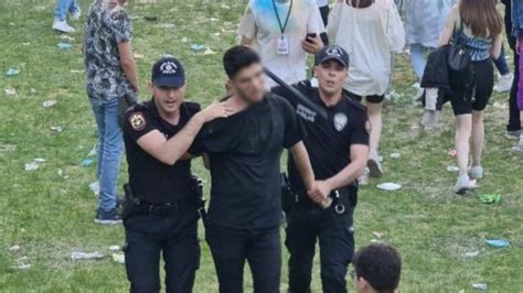 K­a­r­a­b­ü­k­­t­e­k­i­ ­g­e­n­ç­l­i­k­ ­f­e­s­t­i­v­a­l­i­n­d­e­ ­t­a­c­i­z­:­ ­Y­u­m­r­u­k­l­a­ ­s­a­l­d­ı­r­d­ı­l­a­r­